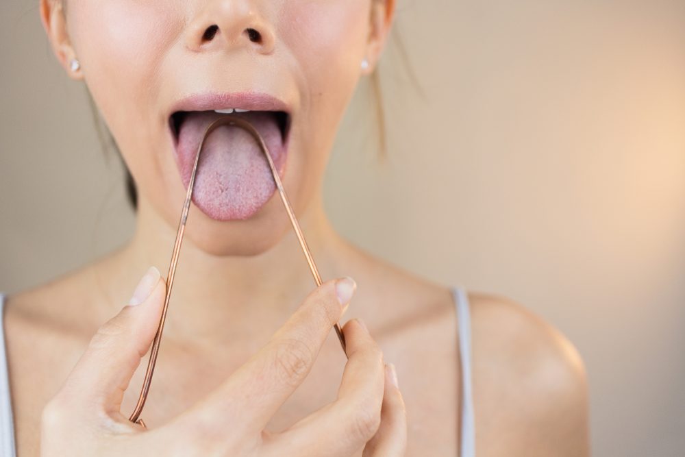 Bakreno strgalo za jezik - enostavna rešitev za boljše ustno zdravje