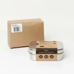 Batala potovalna škatlica na belem ozadju